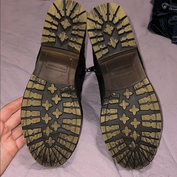 Maurice’s Booties - Picture 3 of 4